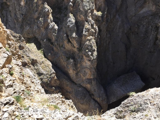 Mehmetçik inlerine girdiği teröristler ile göğüs göğüse çarpıştı